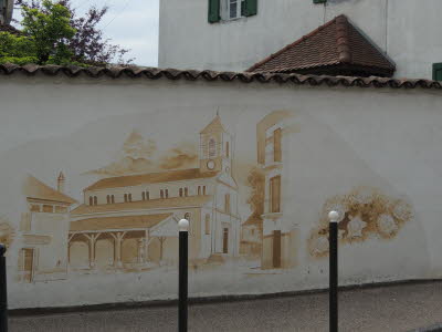 2017-05-18 Kirche von nebenan auf der Hauswand