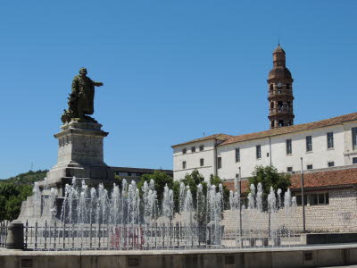 2017-05-25 Mitterandplatz Cahors