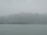 ... schneebedeckte Berge oberhalb des Thuner Sees