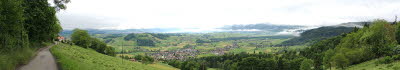 Oberhalb des Thuner Sees